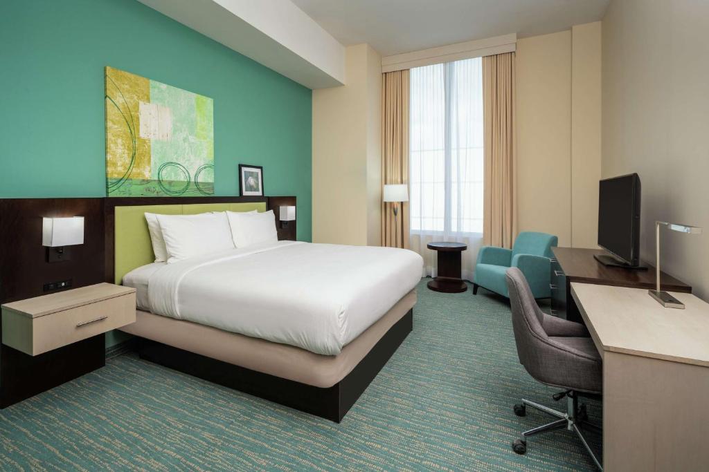 DoubleTree by Hilton Miami Doral photo 2