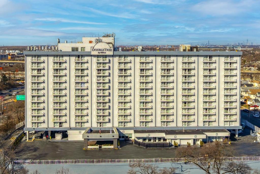 DoubleTree by Hilton New York JFK Airport photo 3