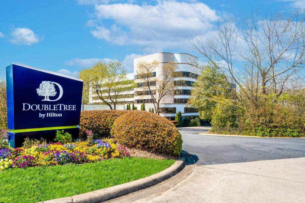 DoubleTree by Hilton South Charlotte Tyvola photo 2