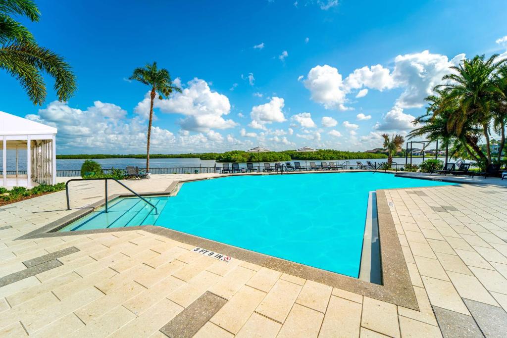 DoubleTree by Hilton Tampa Rocky Point Waterfront photo 4