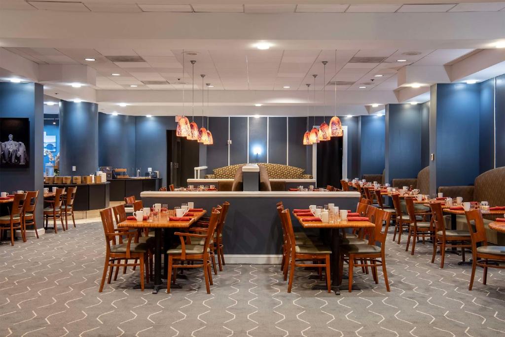 DoubleTree by Hilton Washington DC – Crystal City photo 2