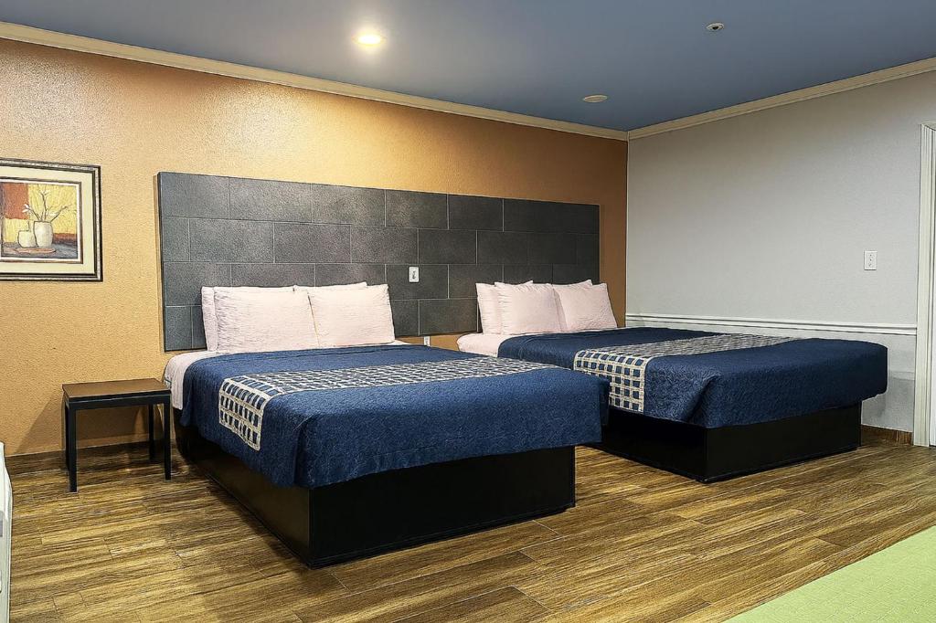 Downtowner Inns & Suites IAH Airport - Humble TX US 59 photo 2