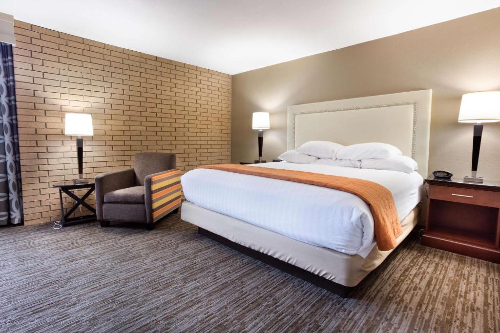 Drury Inn & Suites Kansas City Airport photo 2