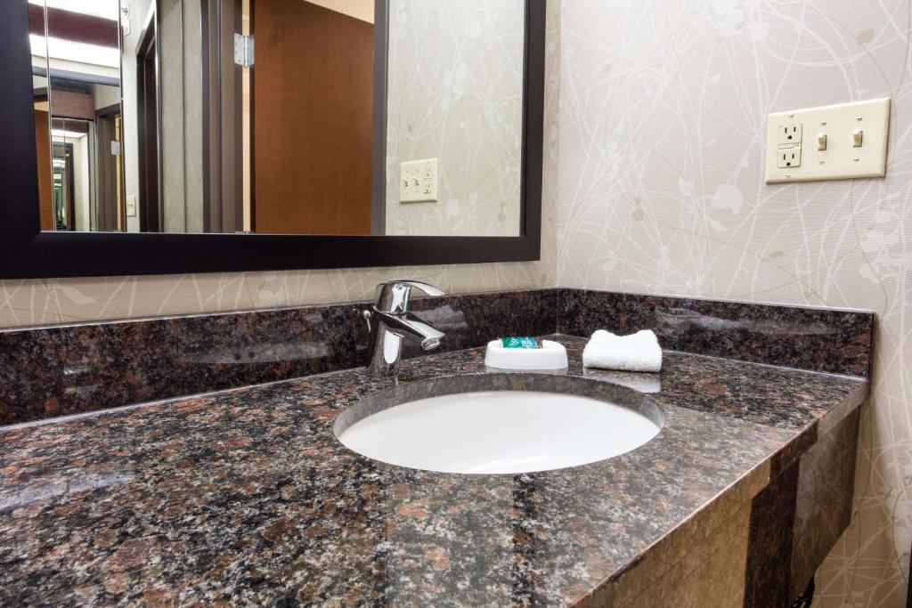 Drury Inn & Suites Kansas City Airport photo 3