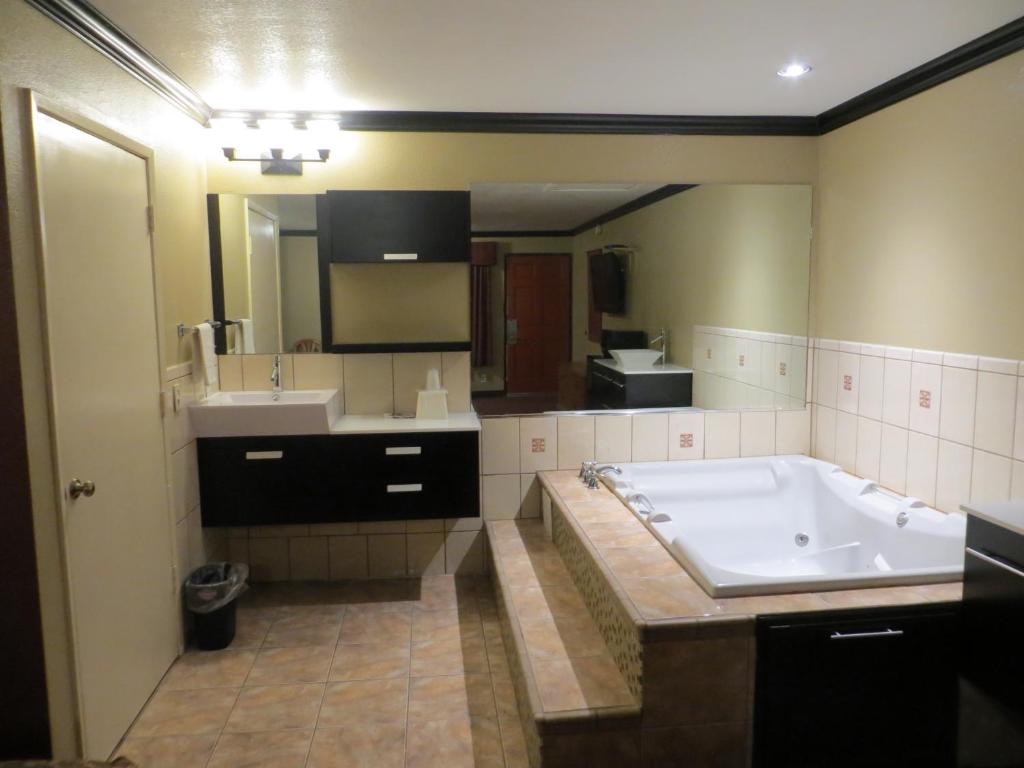 Economy Inn LAX photo 3