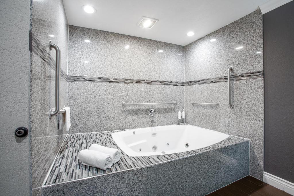 Elev8 Hotel Los Angeles, LAX photo 3