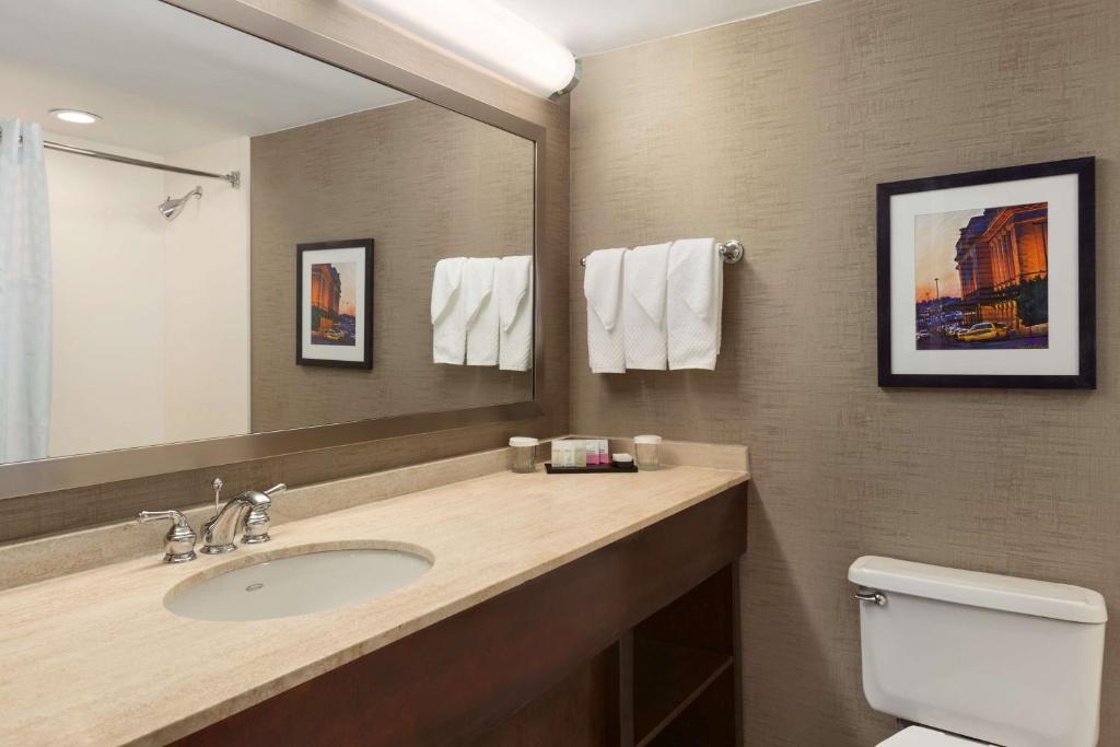 Embassy Suites by Hilton Baltimore at BWI Airport photo 3