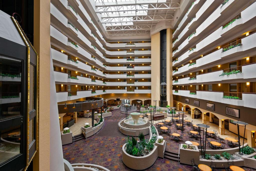 Embassy Suites by Hilton Kansas City International Airport photo 4