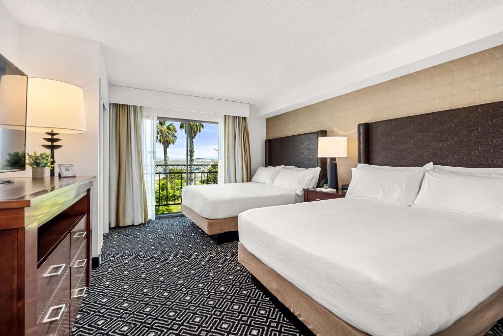 Embassy Suites by Hilton Los Angeles International Airport South photo 2