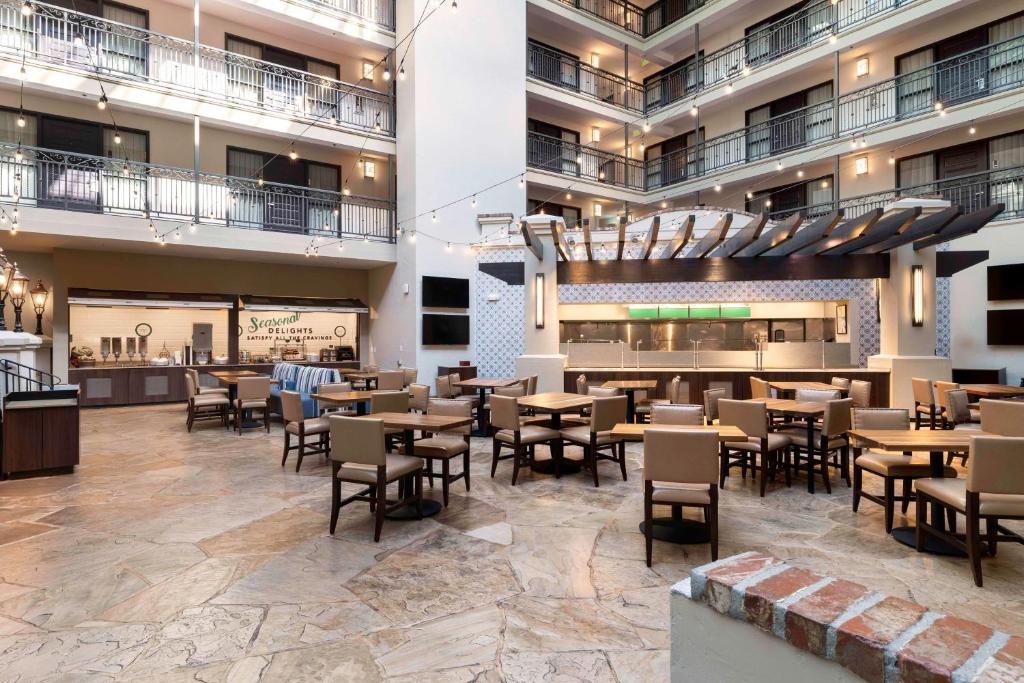 Embassy Suites by Hilton Los Angeles International Airport South photo 4