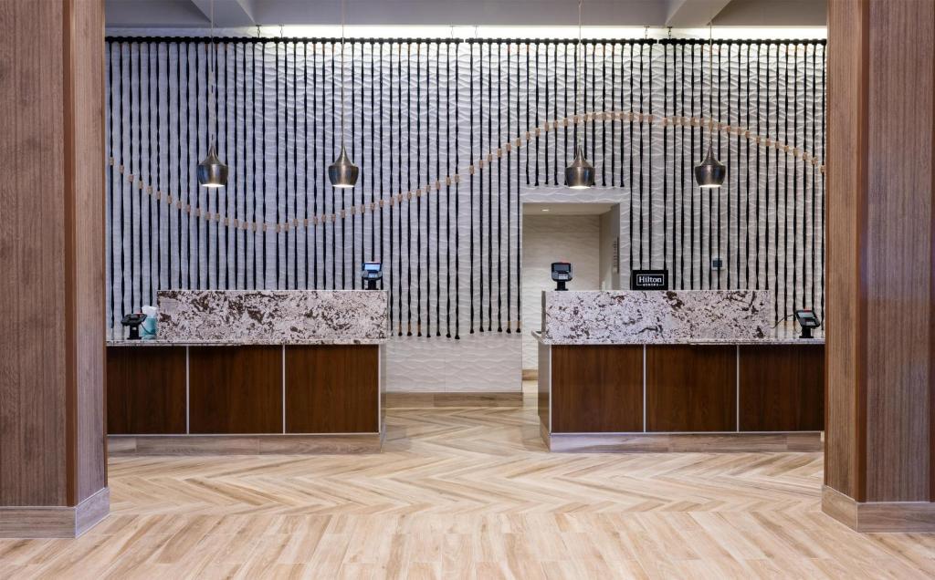 Embassy Suites by Hilton Minneapolis Bloomington Edina photo 2