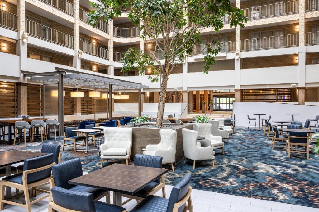 Embassy Suites by Hilton Minneapolis Bloomington Edina photo 4