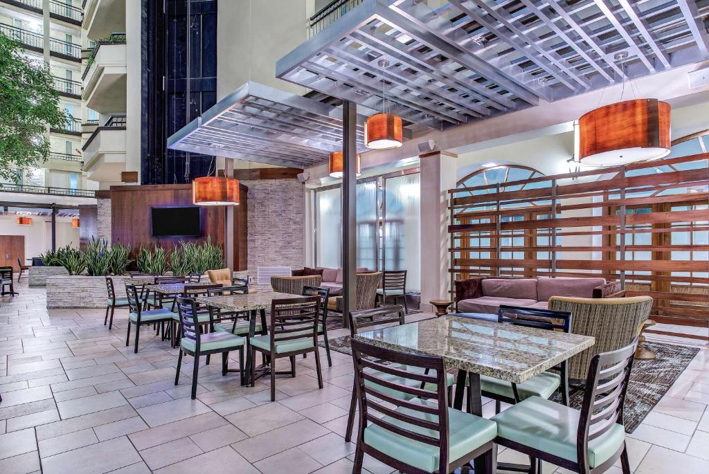 Embassy Suites by Hilton Nashville Airport photo 4