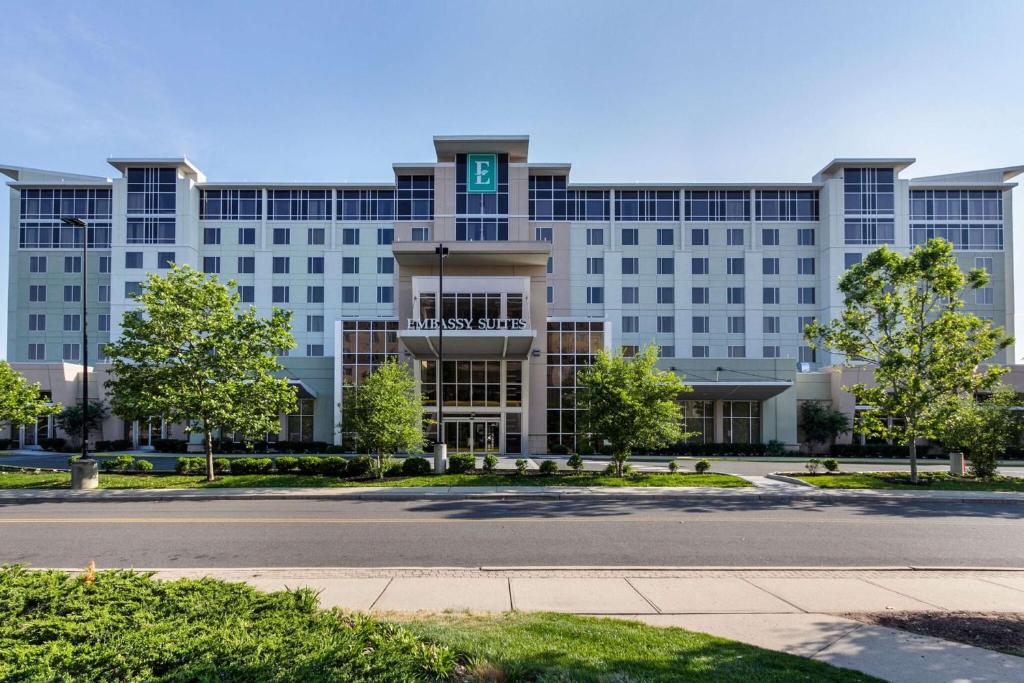 Embassy Suites by Hilton Newark Airport, photo 1