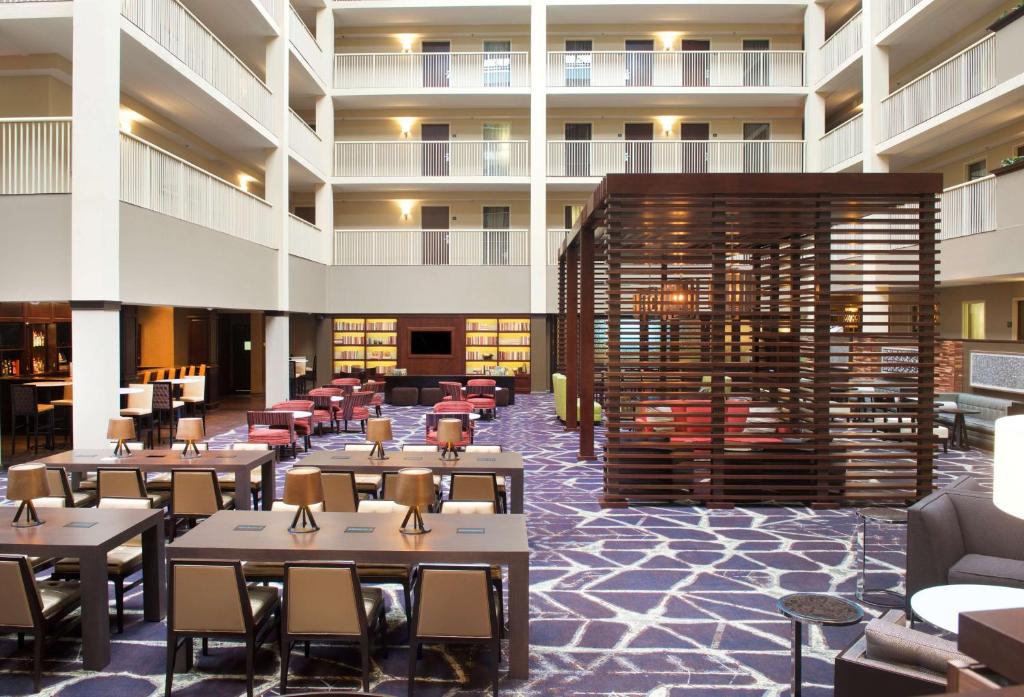 Embassy Suites by Hilton Philadelphia Airport photo 4