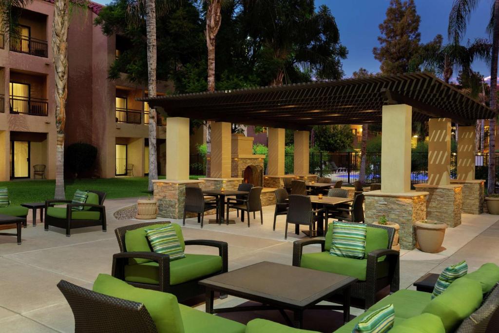 Embassy Suites by Hilton Phoenix Tempe photo 3