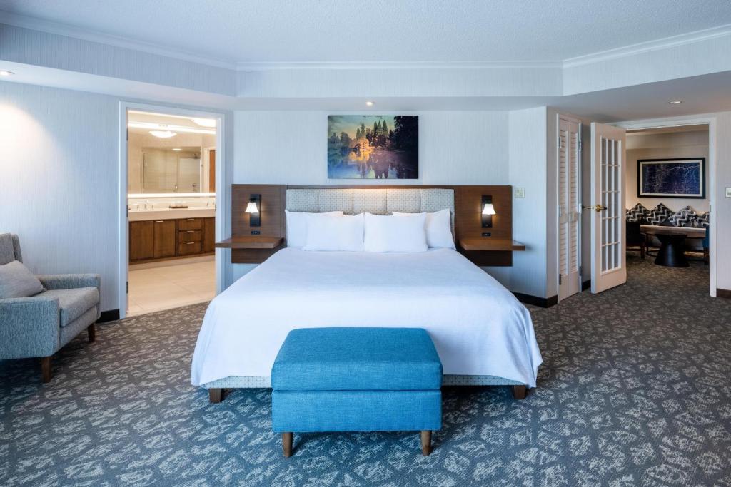 Embassy Suites by Hilton Portland Airport photo 2