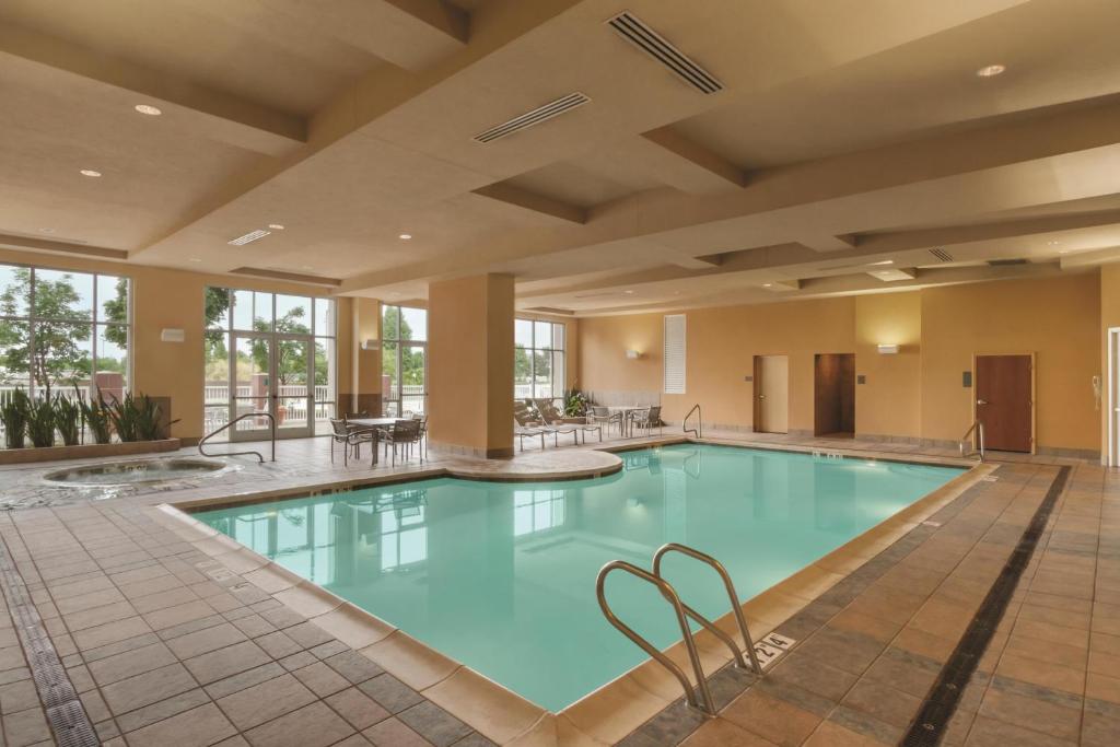Embassy Suites by Hilton Portland Airport photo 4