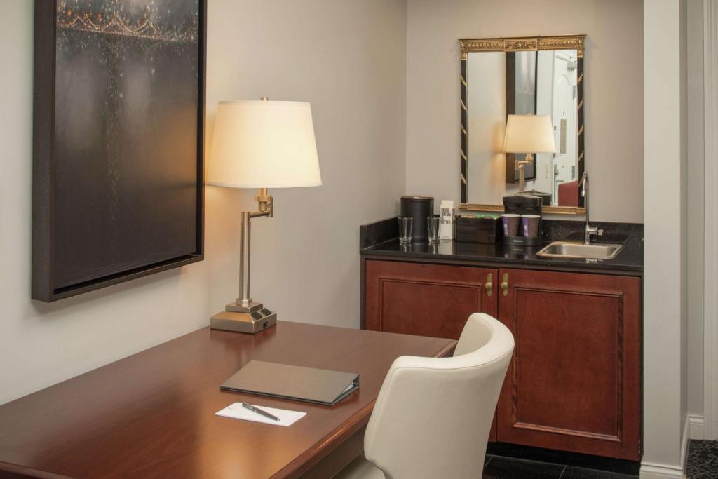 Embassy Suites by Hilton Portland Downtown photo 3