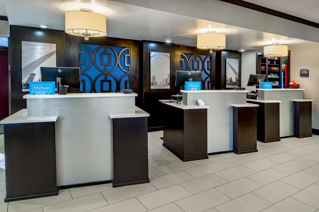 Embassy Suites by Hilton St Louis Airport, photo 1