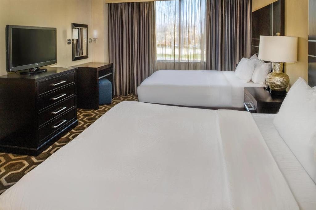 Embassy Suites by Hilton St Louis Airport photo 2
