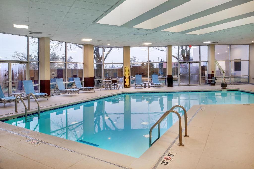 Embassy Suites by Hilton St Louis Airport photo 4
