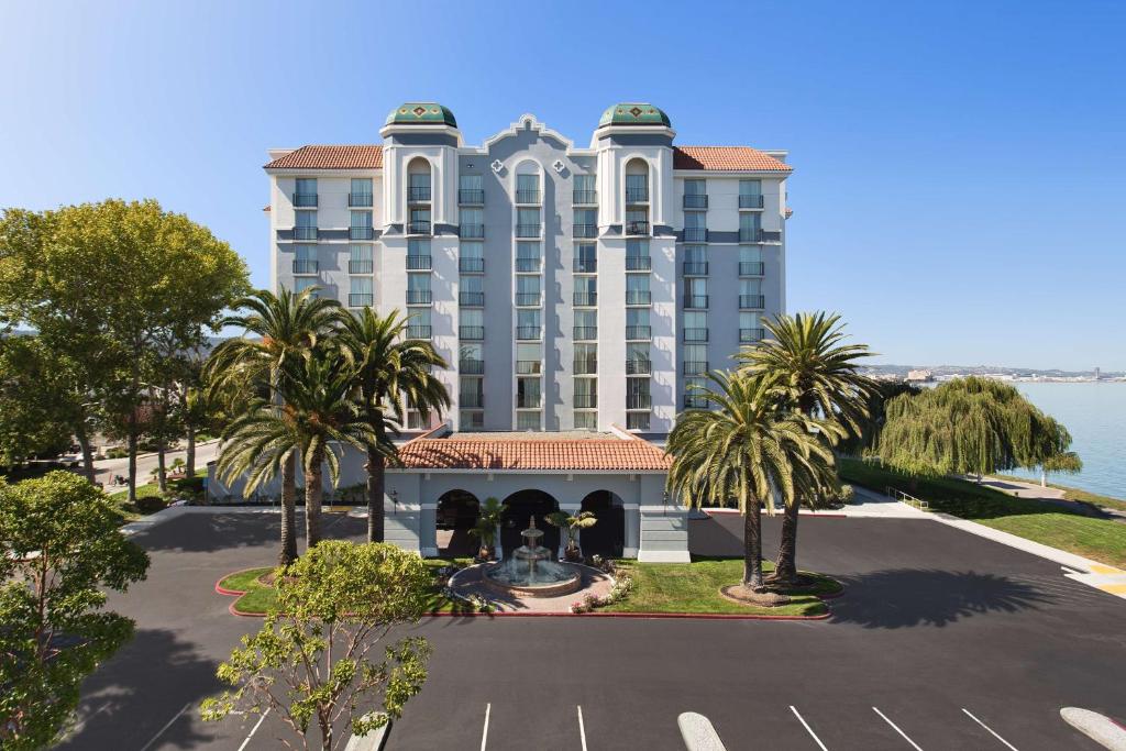 Embassy Suites San Francisco Airport Waterfront, photo 1