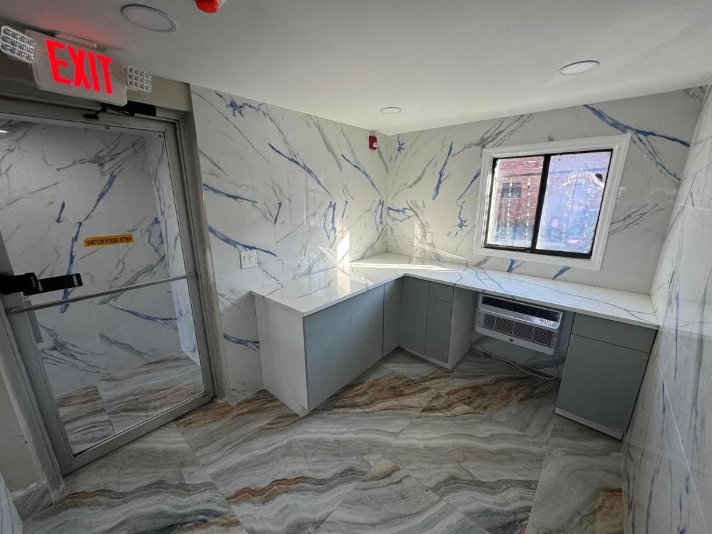 Essence Express Elizabeth EWR Airport photo 4