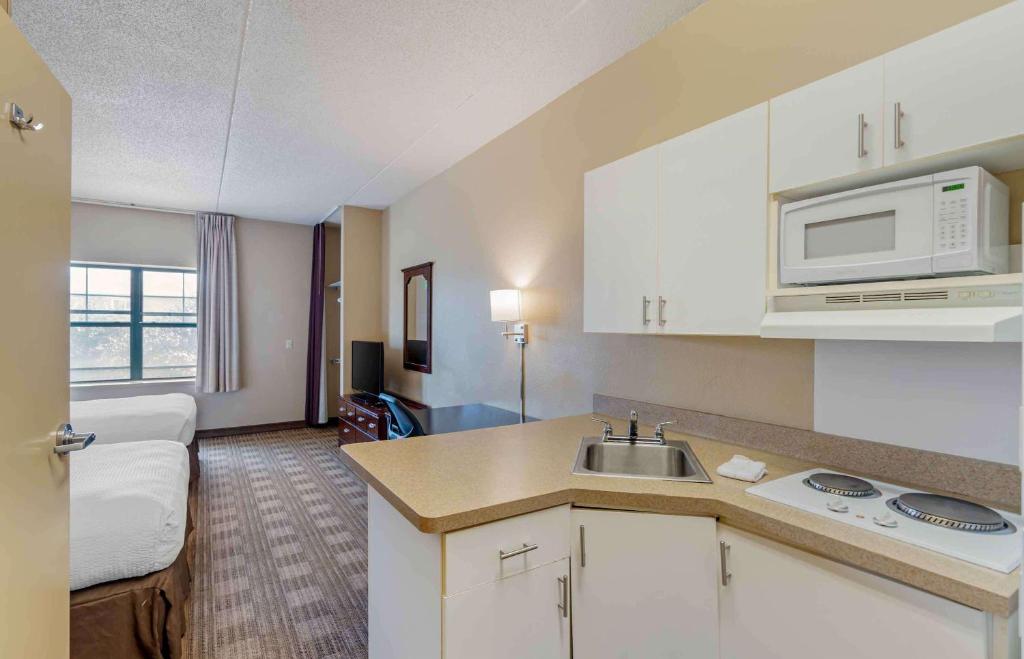 Extended Stay America Select Suites - Chicago - O'Hare photo 2