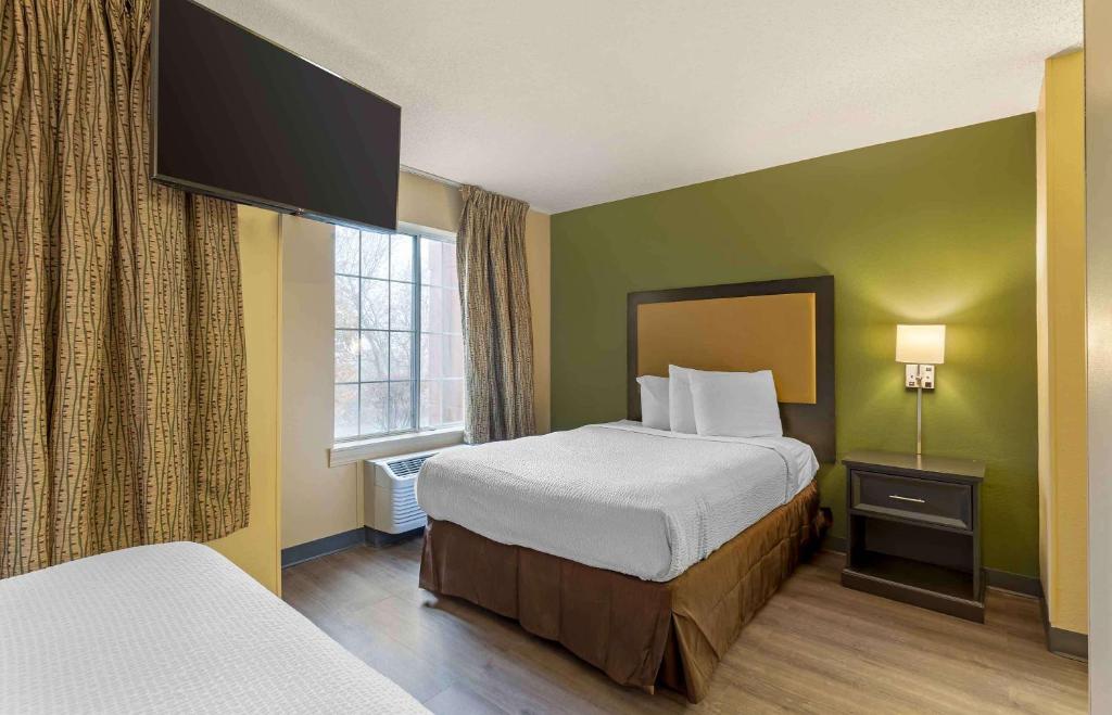 Extended Stay America Select Suites - St Louis - Airport - Central photo 2