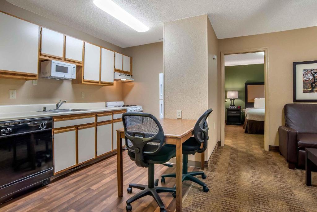 Extended Stay America Suites - Cleveland - Middleburg Heights photo 3