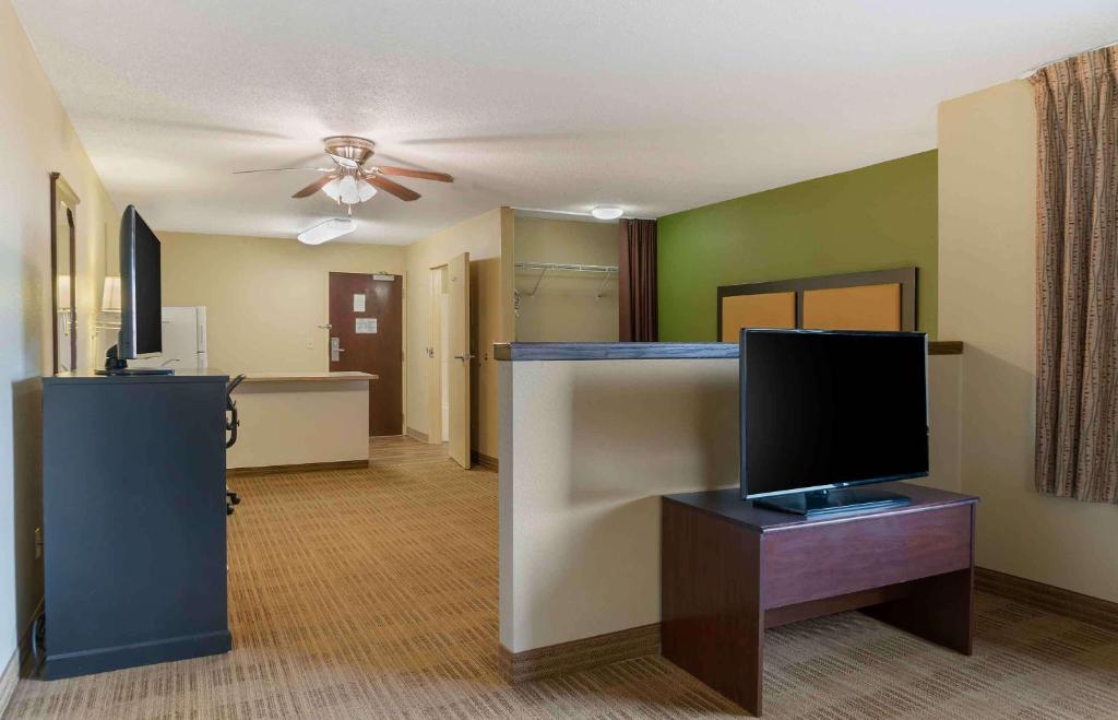 Extended Stay America Suites - Detroit - Metropolitan Airport photo 4