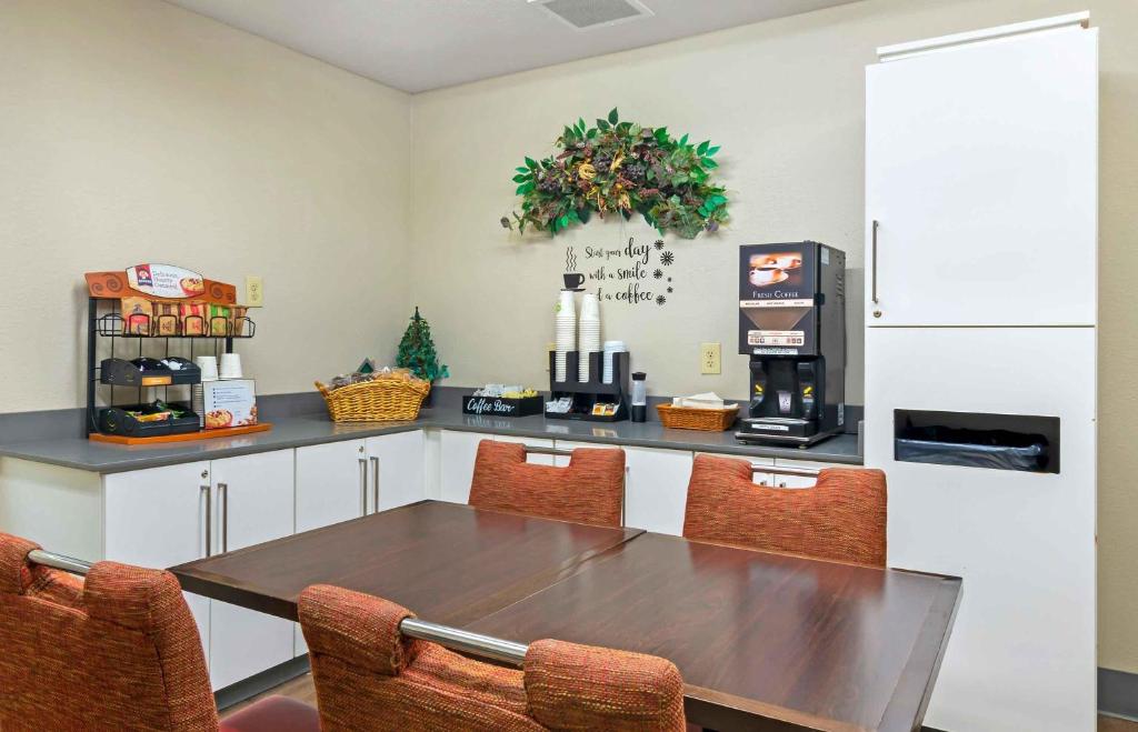 Extended Stay America Suites - Kansas City - Airport photo 4