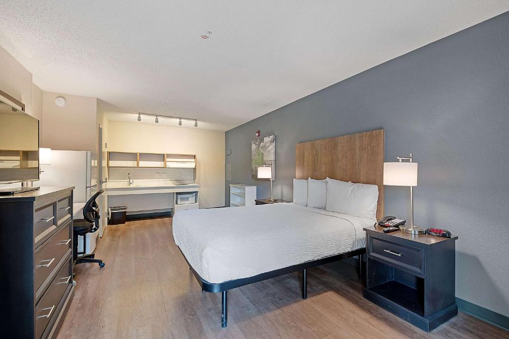 Extended Stay America Suites - Miami - Airport - Blue Lagoon photo 4