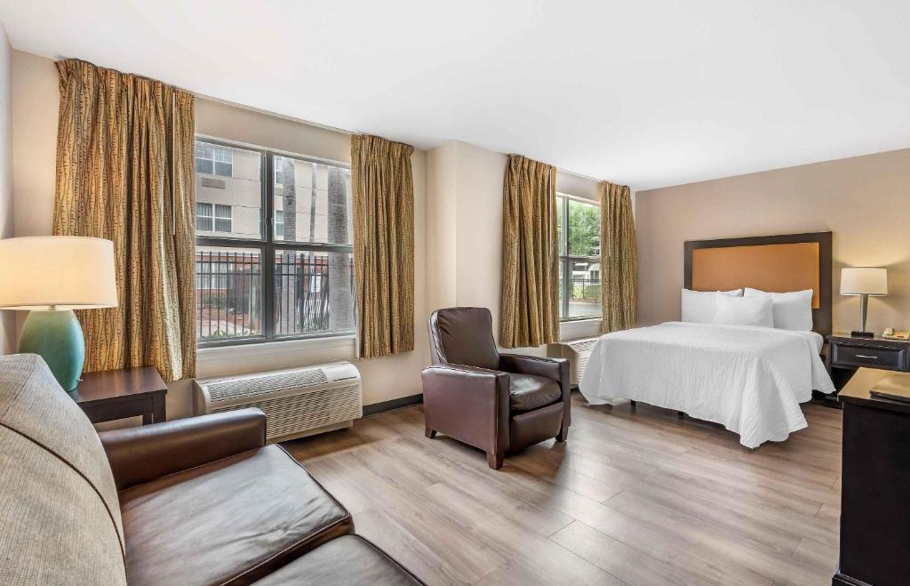 Extended Stay America Suites - Tampa - Airport - N Westshore Blvd photo 2