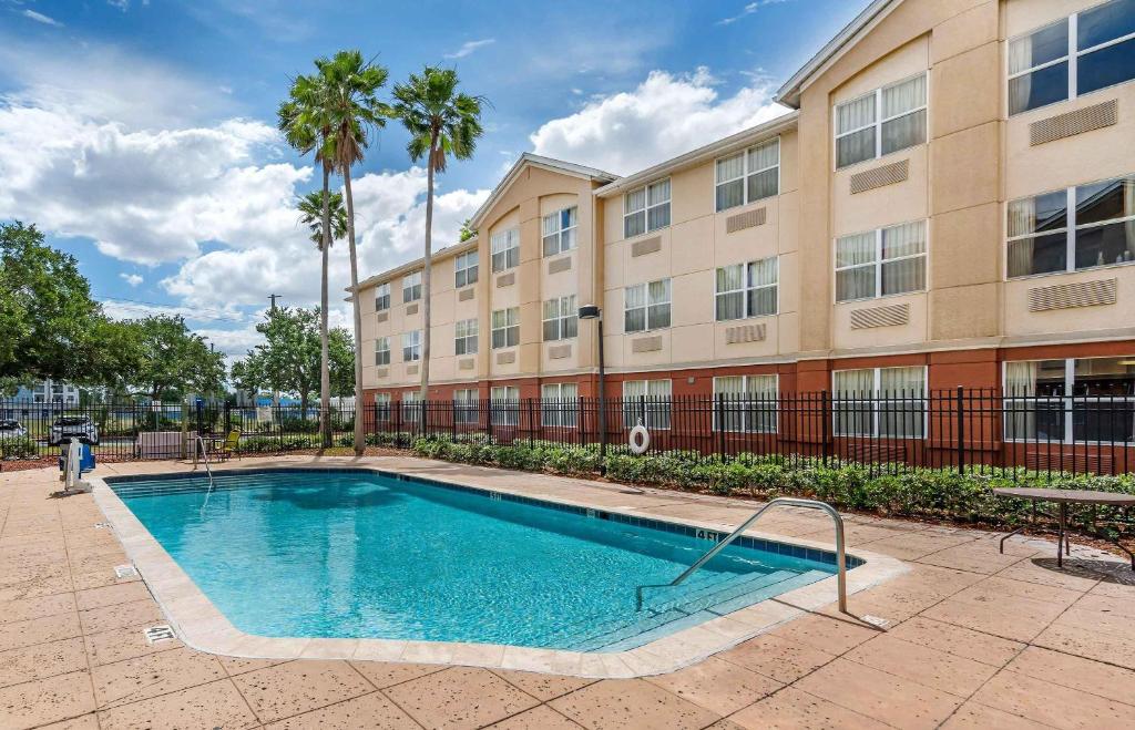 Extended Stay America Suites - Tampa - Airport - N Westshore Blvd photo 4