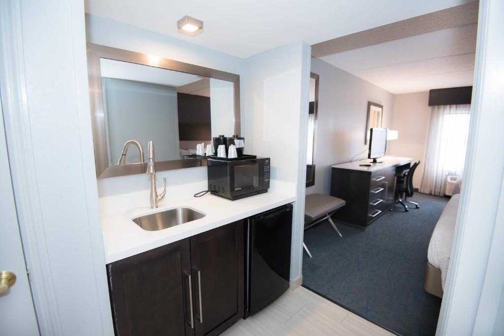 Fairfield Inn & Suites Atlanta Airport North photo 3
