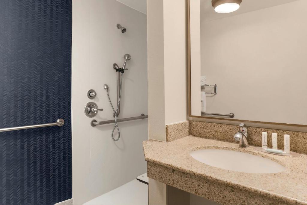 Fairfield Inn and Suites by Marriott San Jose Airport photo 3