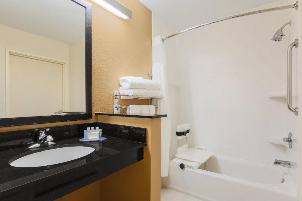 Fairfield Inn & Suites Houston Humble photo 3