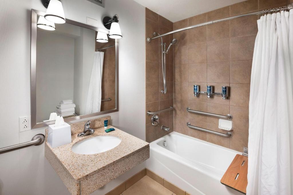 Four Points by Sheraton Kansas City Airport photo 3