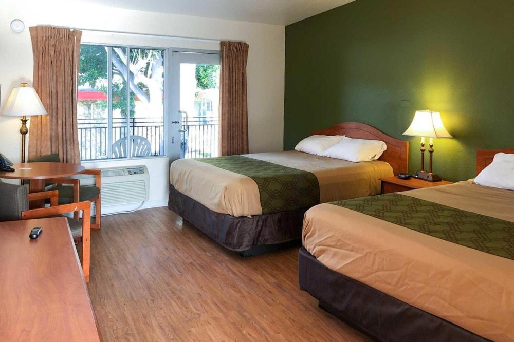 Garden Inn & Suites Oakland Airport photo 2