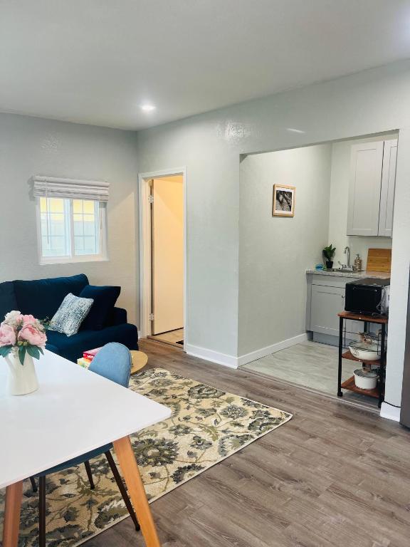 Guest house near LAX, Sofi, Intuit with private parking photo 4