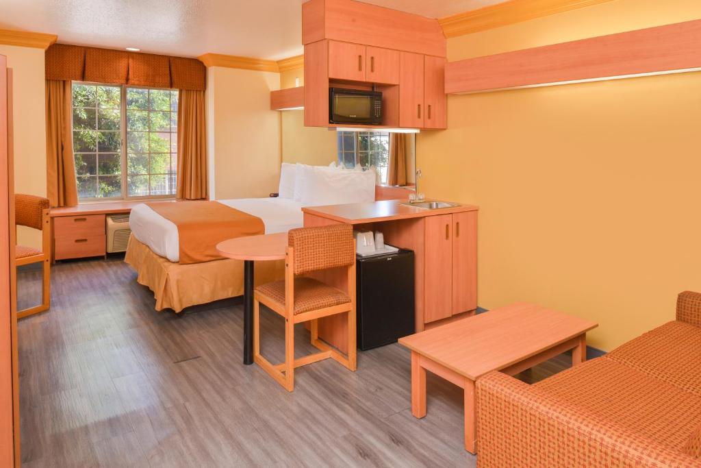 H3 Inn & Suites - LAX Airport - Los Angeles photo 4