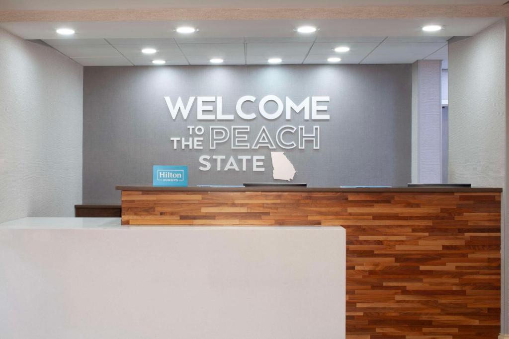 Hampton Inn & Suites-Atlanta Airport North-I-85 photo 4