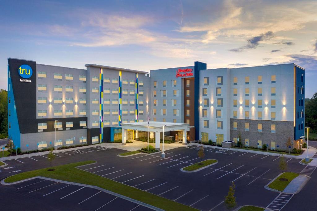 Hampton Inn & Suites Charlotte Airport Lake Pointe photo 2
