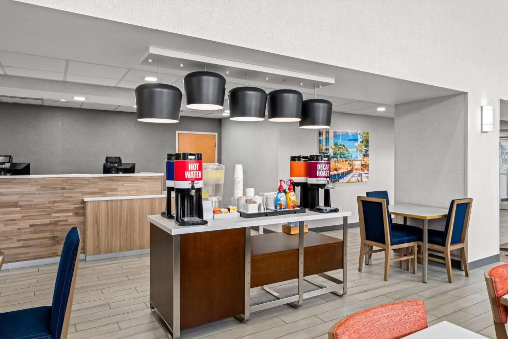Hampton Inn & Suites Charlotte-Airport photo 3