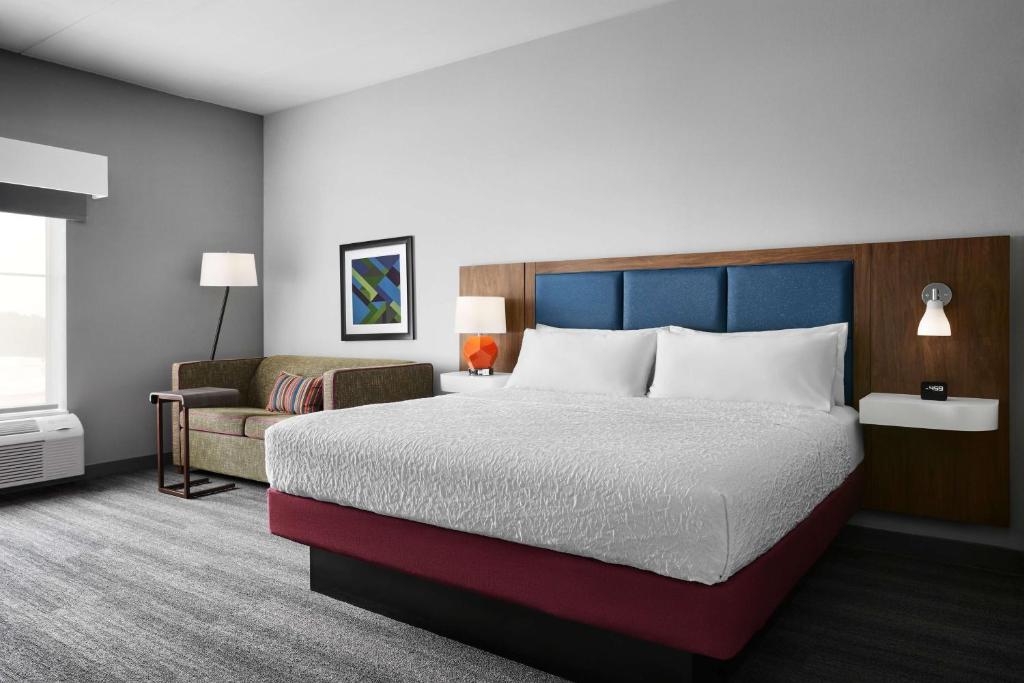 Hampton Inn & Suites Charlotte Steele Creek Road, NC photo 2
