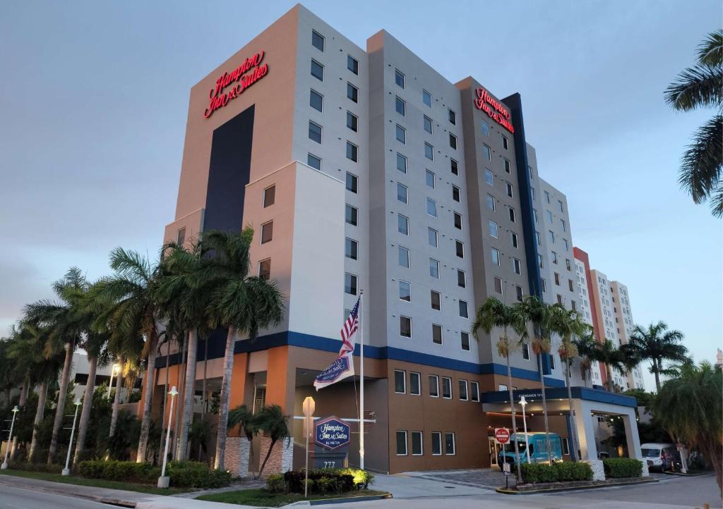 Hampton Inn & Suites Miami Airport South/Blue Lagoon, photo 1