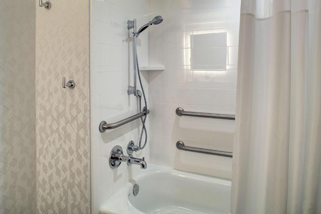Hampton Inn & Suites Miami Airport South/Blue Lagoon photo 3