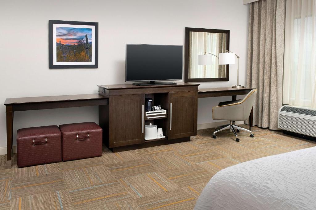 Hampton Inn & Suites Phoenix/Tempe photo 2